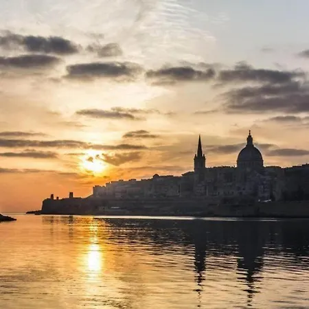 Δωμάτια σε οικογενειακή κατοικία R2 Nr Retreat Gzira
