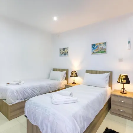 R2 Nr Retreat Gzira